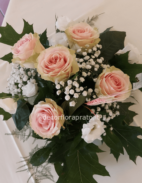 Centrotavola di rose rosa