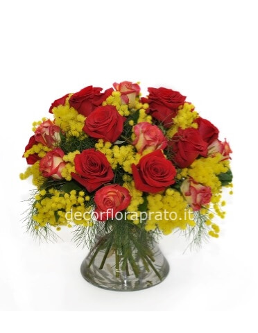 Bouquet di 3 rose assortite e mimosa