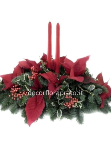 Composizione centrotavola con candela, abete e fiori di stella di natale