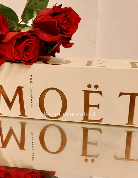 ROSE ROSSE A GAMBO LUNGO E MOET