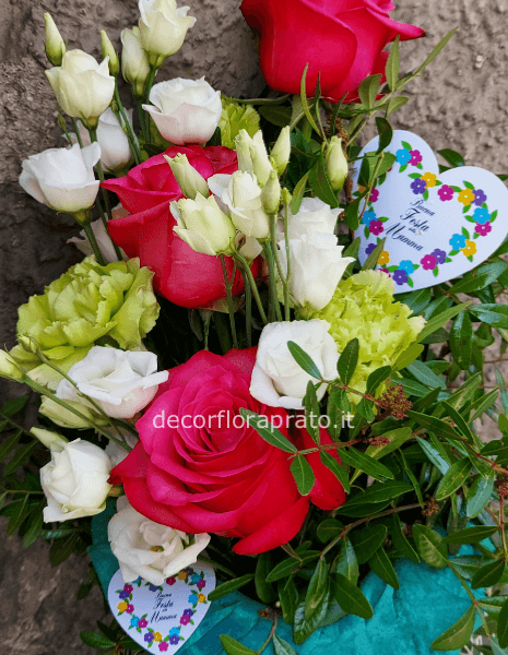 Bouquet mamma con rose fuxia e struttura particolare
