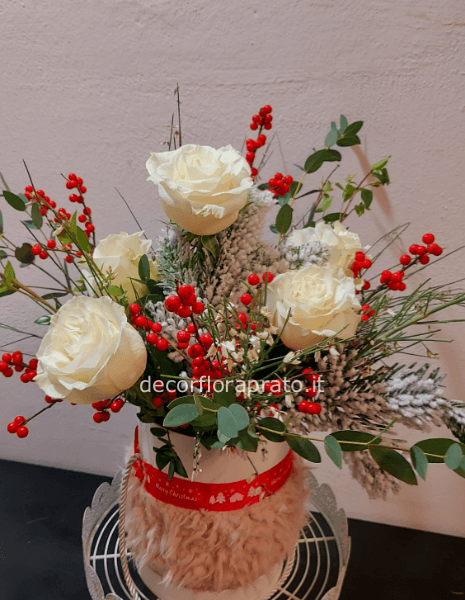 Flowebox rose bianche e ilex
