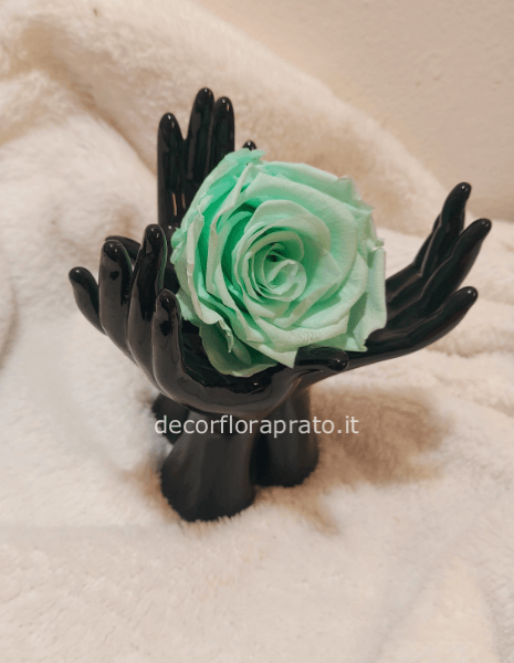 3 mani con rosa stabilizzata 