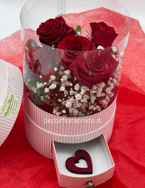 Flowerbox con 3 rose e cuoricino