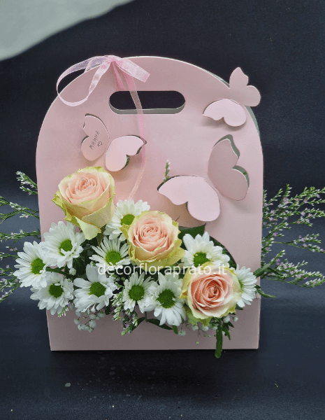 Compozitione per la mamma con le farfale rosa