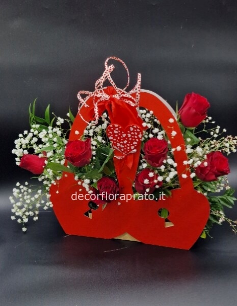 2 cuori con lucheto con 7 roselline